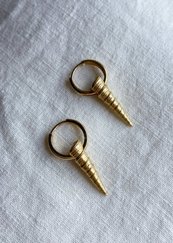 Gold Poker Shell Earrings 18K