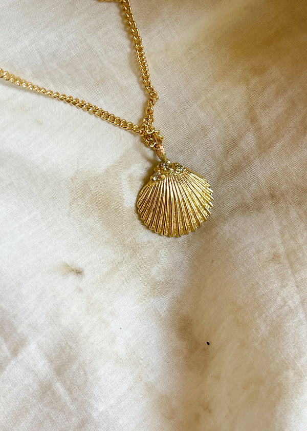 18k Shell Charm