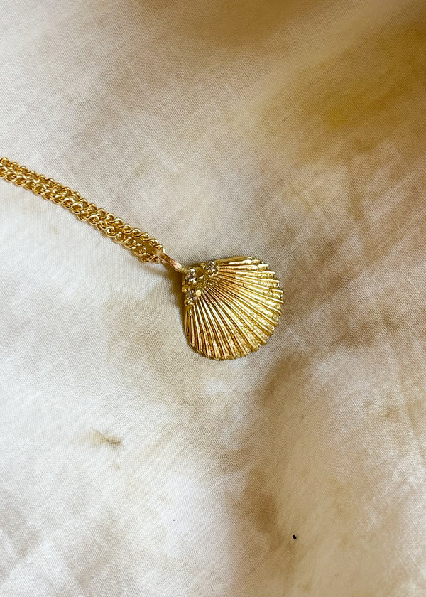 18k Shell Charm